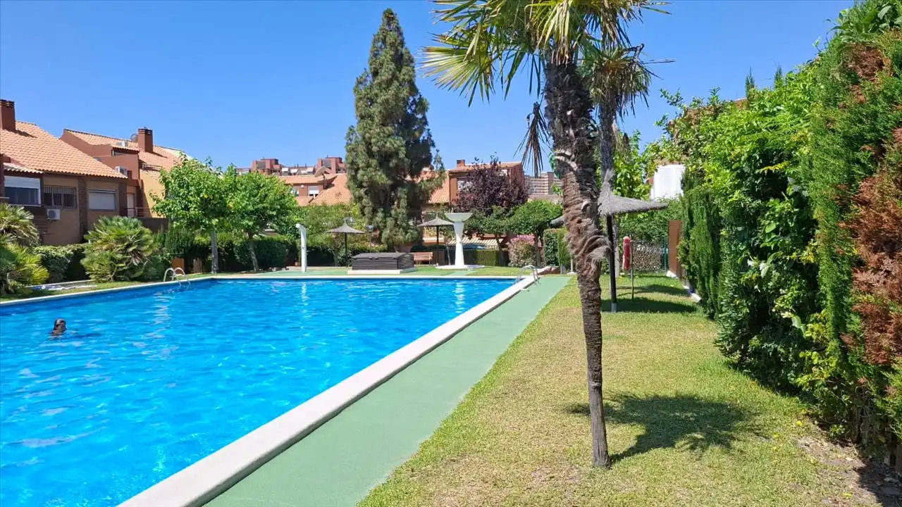 Piscina de Pis en venda en Alicante / Alacant