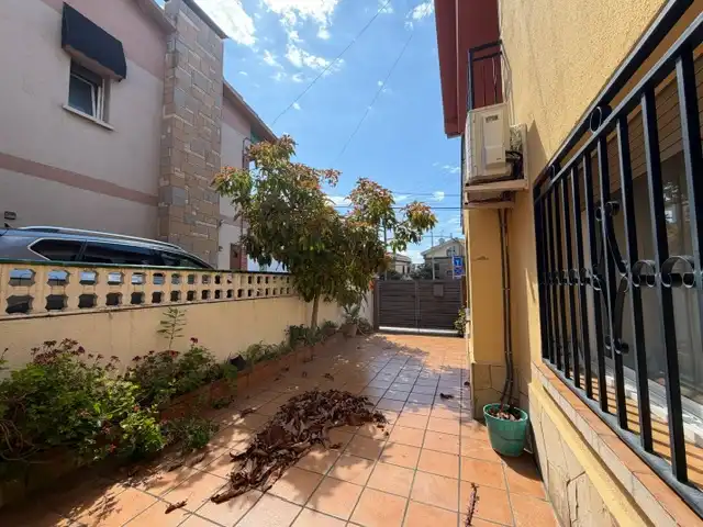 Vista exterior de Casa adosada en venta en Premià de Mar con Aire acondicionado, Calefacción y Jardín privado