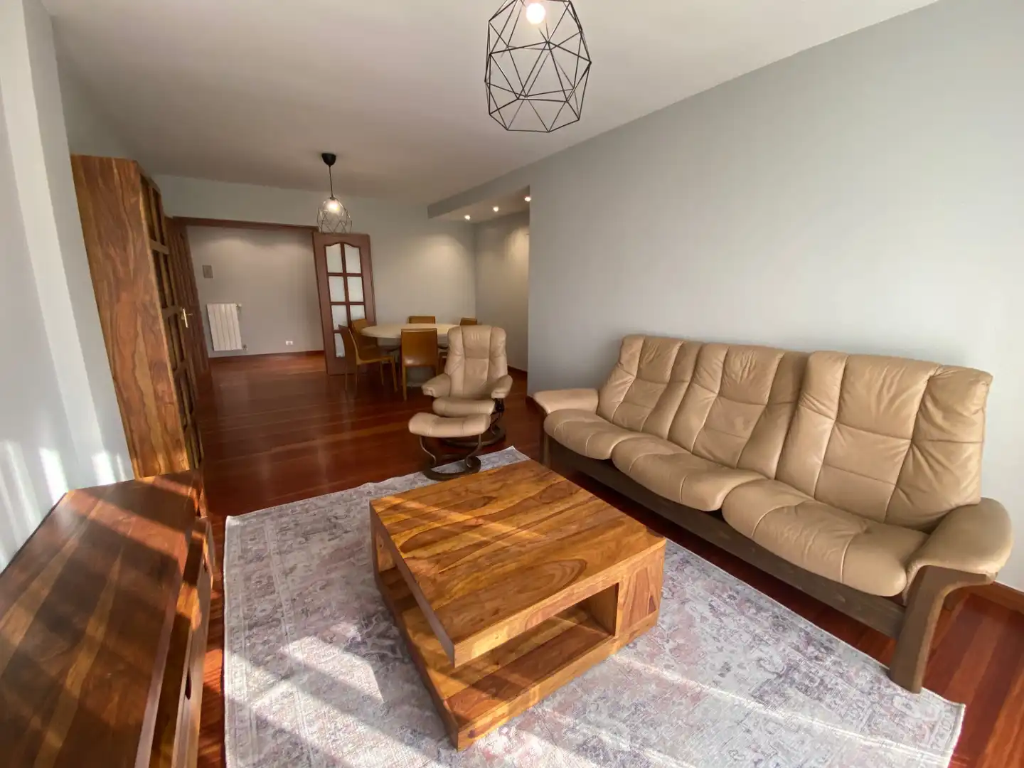 Sala de estar de Piso en venta en Castro-Urdiales con Calefacción, Trastero y Piscina