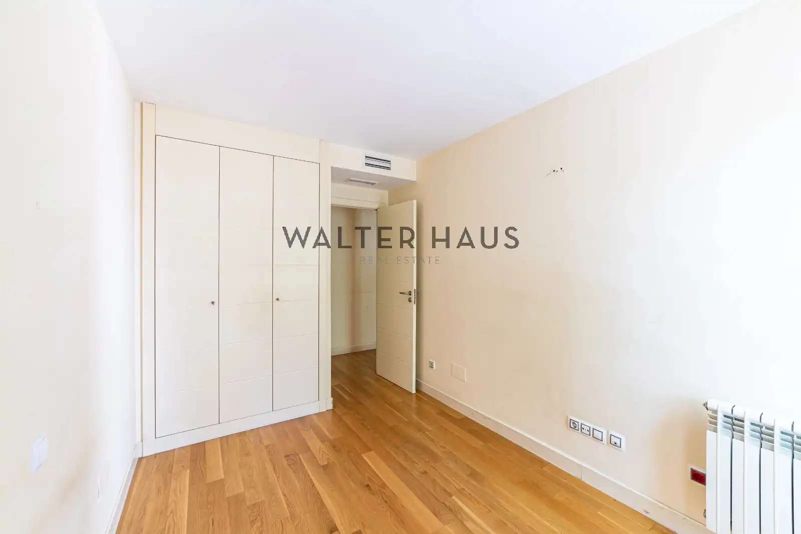 Bedroom of Flat for sale in Madrid  with Air Conditioner, Heating and Storage room