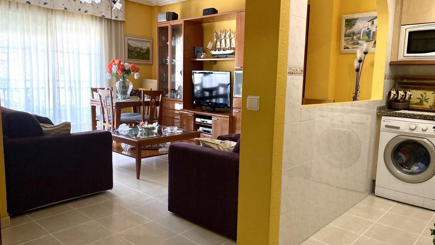 Sala d'estar de Pis de lloguer en Fuengirola amb Moblat