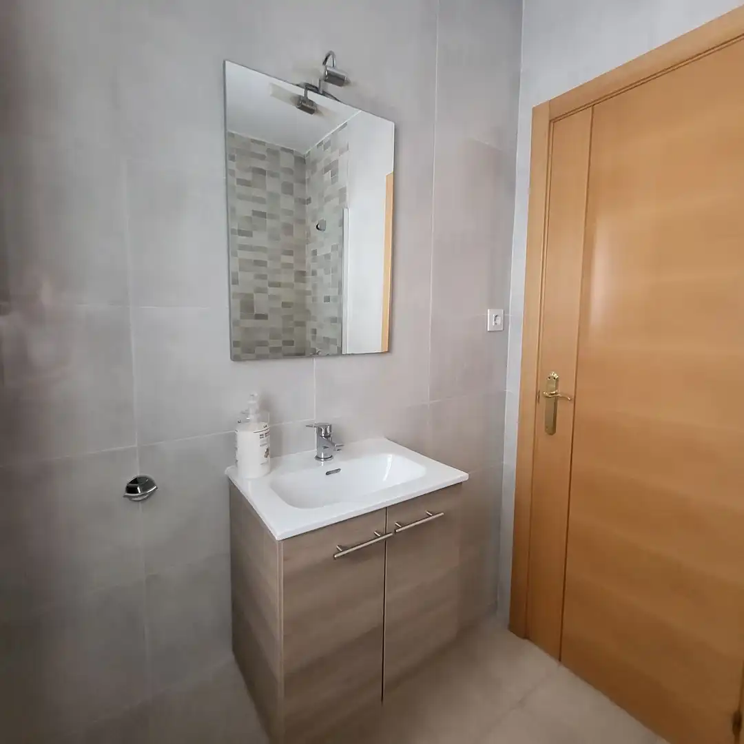 Baño de Piso en venta en Ávila con Calefacción, Terraza y Trastero
