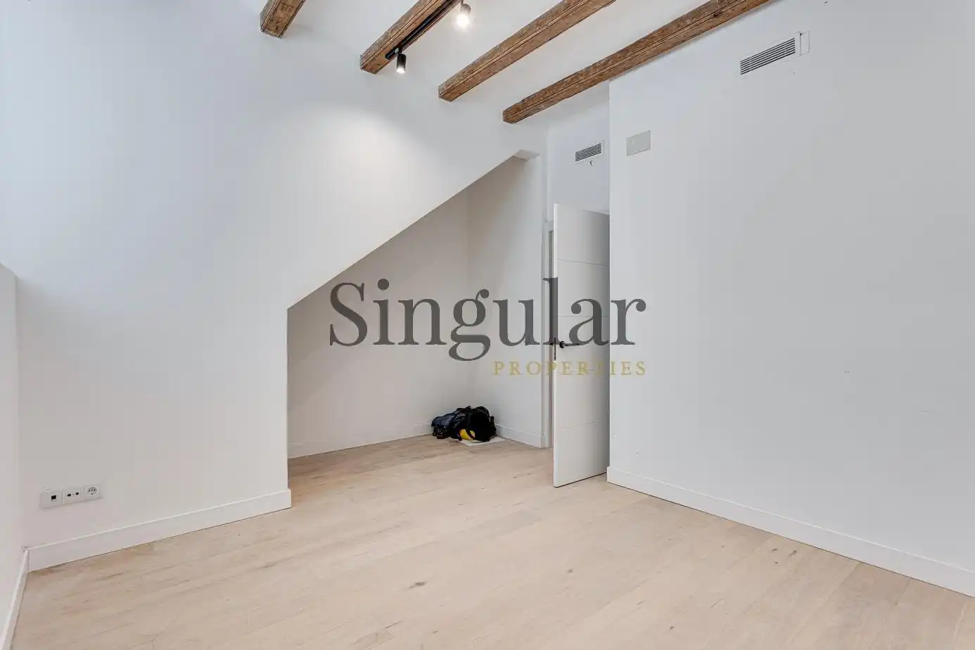 Dúplex en venta en Barcelona con Aire acondicionado, Calefacción y Jardín privado