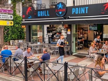 Local comercial de lloguer a Avenida de Arias de Velasco 1