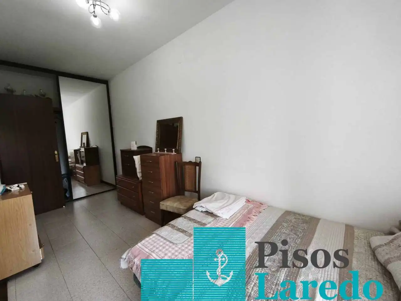 Dormitori de Casa adosada en venda en Laredo amb Calefacció, Jardí privat i Parquet
