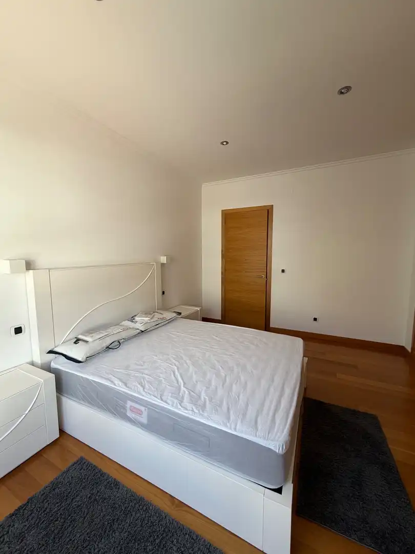 Dormitori de Apartament de lloguer en Lugo amb Calefacció, Traster i Moblat