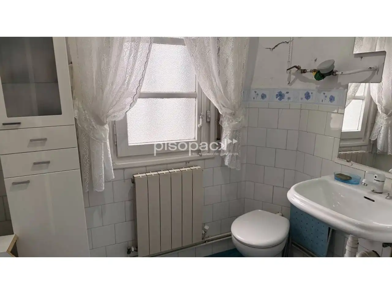 Badezimmer von Wohnung zum Verkauf in  Pamplona / Iruña mit Heizung, Terrasse und Balkon