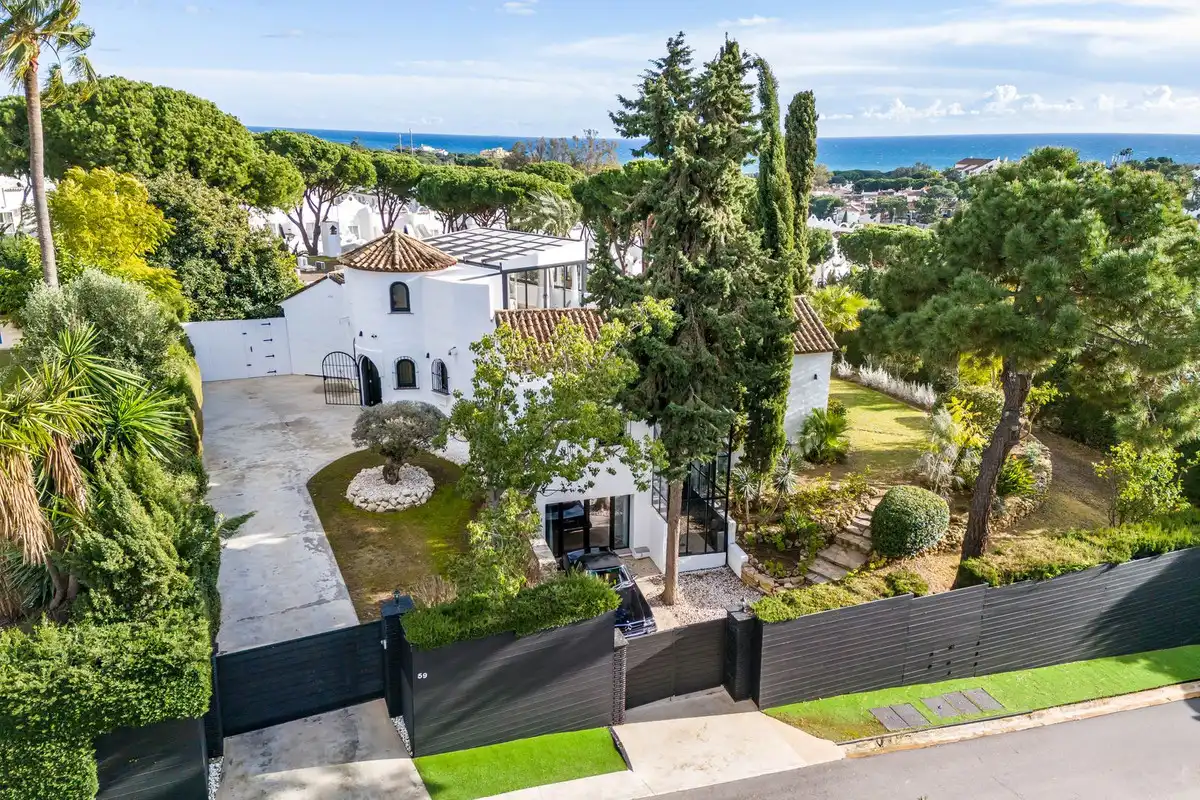 Vista exterior de Casa o chalet en venta en Marbella con Piscina