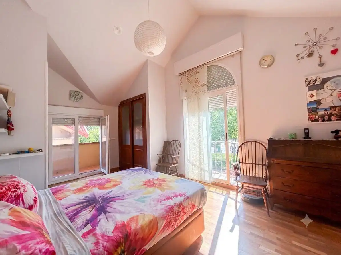 Dormitori de Dúplex en venda en Villamediana de Iregua amb Calefacció, Parquet i Terrassa