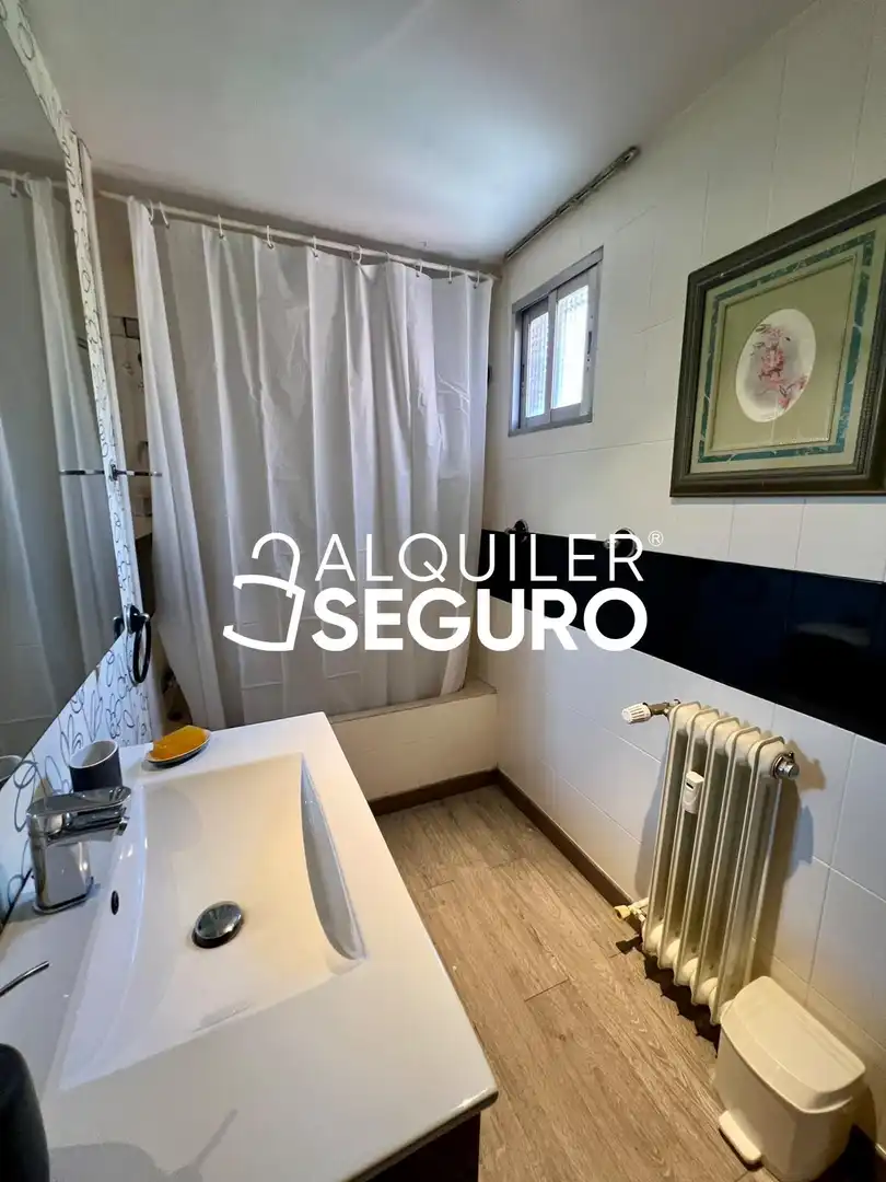 Badezimmer von Wohnung zur Miete in Madrid mit Heizung und Möbliert