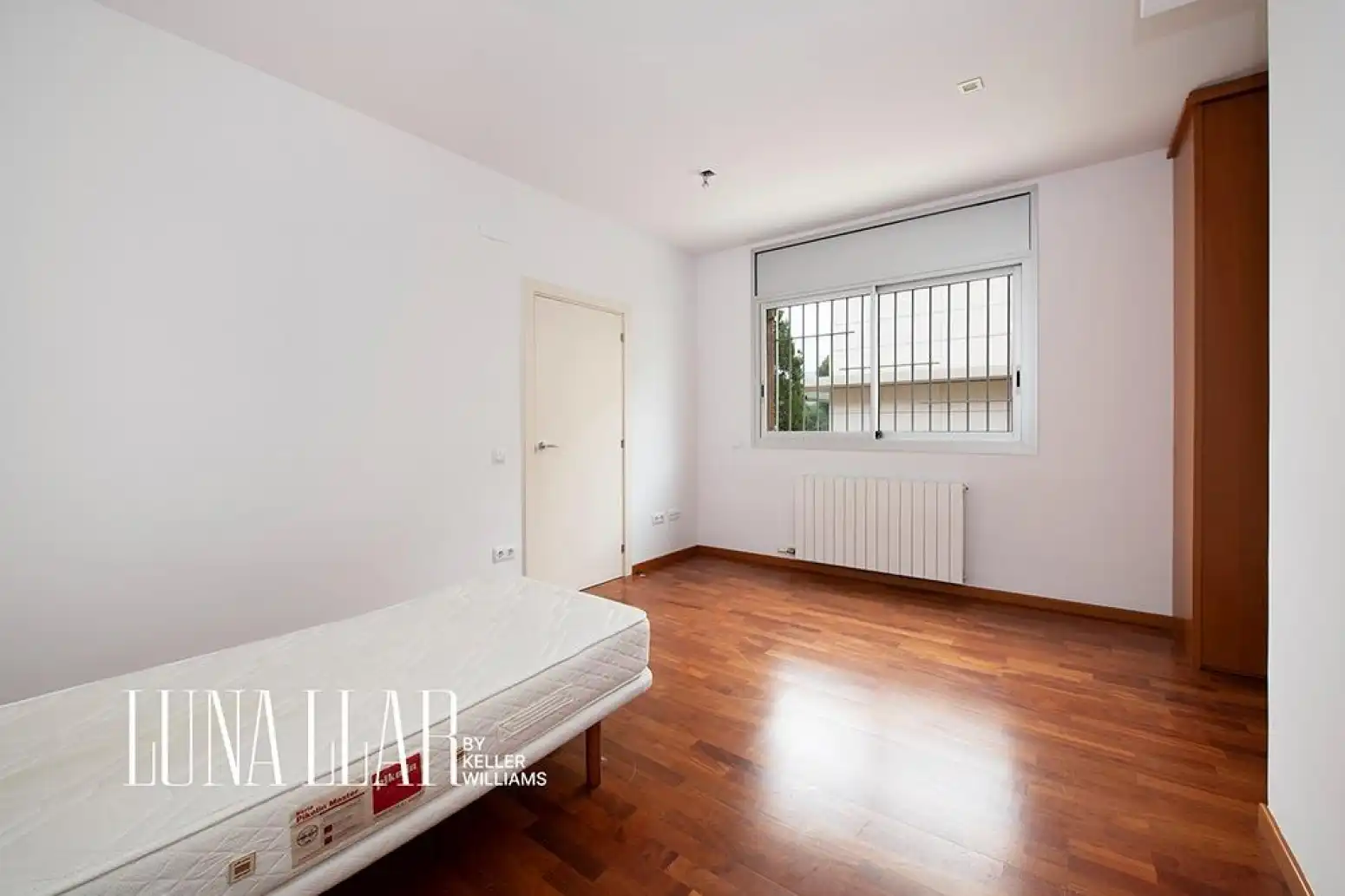Bedroom of Houses for sale in Castelldefels  with Air Conditioner, Heating and Parquet flooring