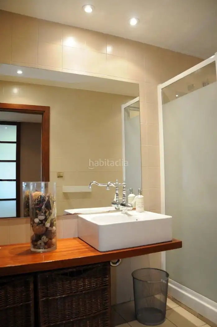 Office space with lift for sale in Calle de Lautximinieta 45C