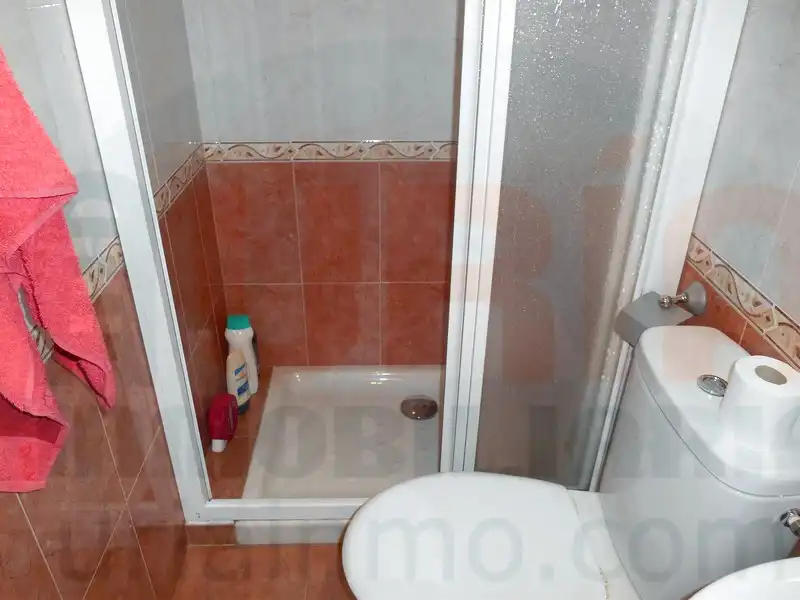 Baño de Piso en venta en Oviedo  con Calefacción, Trastero y Amueblado