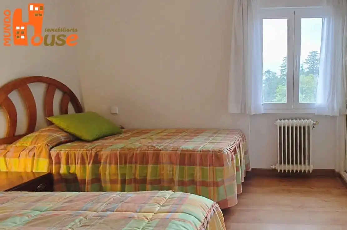 Habitación de Piso en venta en Real Sitio de San Ildefonso con Calefacción, Terraza y Piscina comunitaria