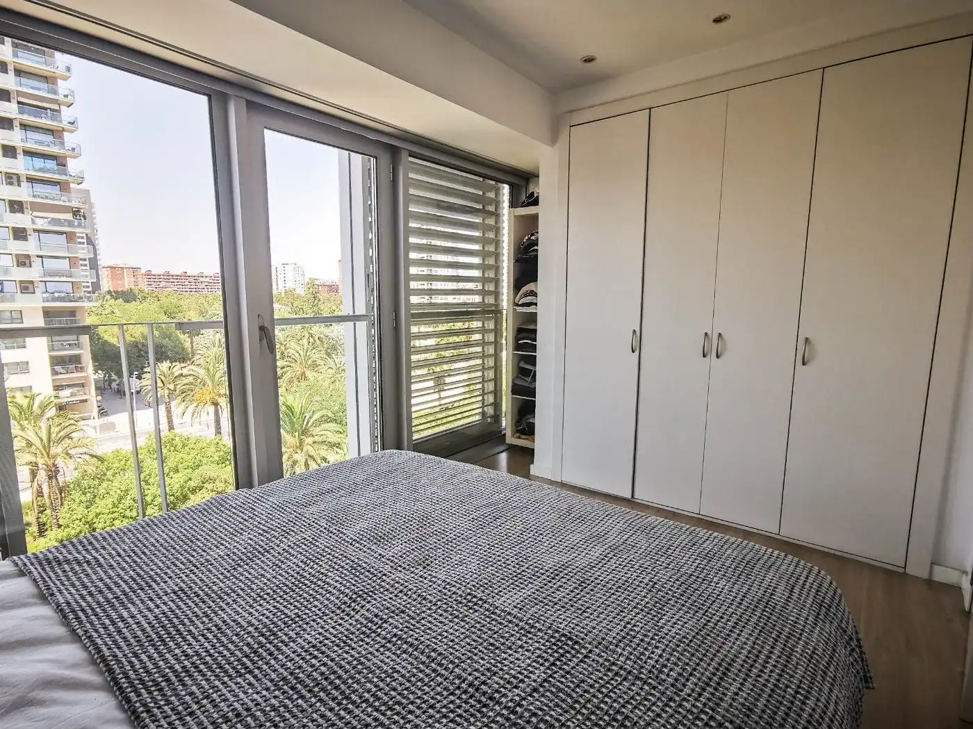 Schlafzimmer von Wohnungen zur Miete in Barcelona mit Klimaanlage, Heizung und Parkett