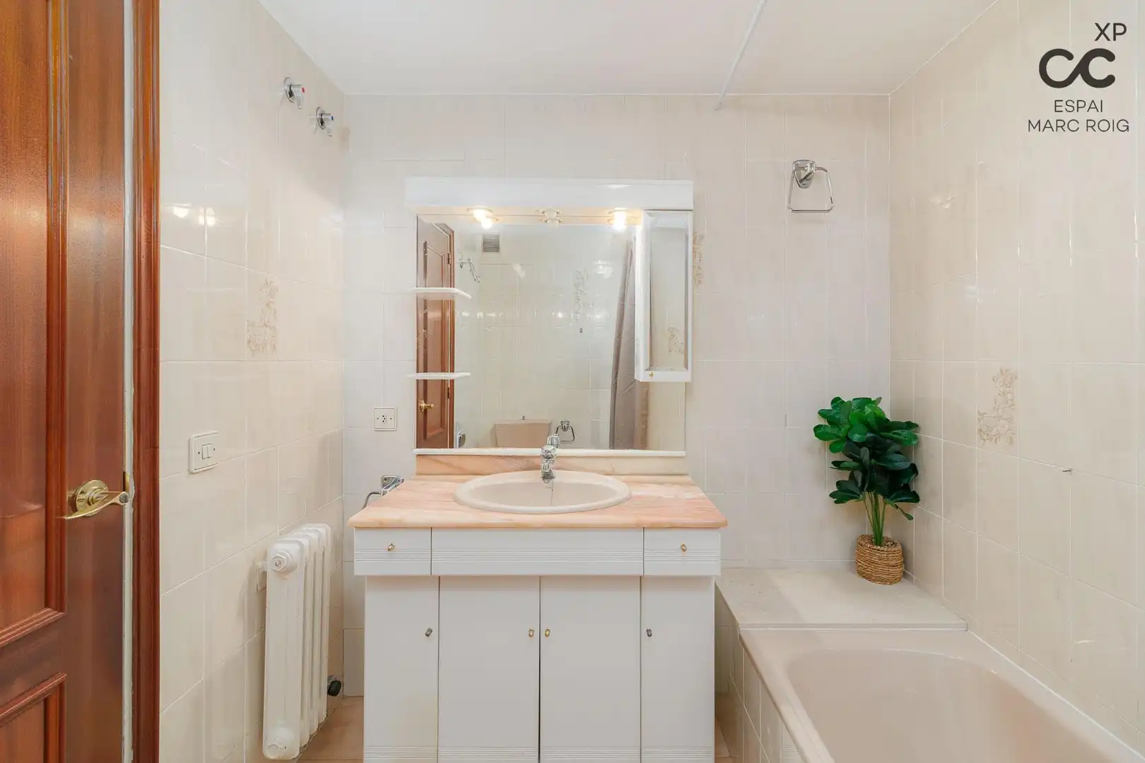 Badezimmer von Wohnung zum Verkauf in Figueres mit Heizung, Parkett und Abstellraum