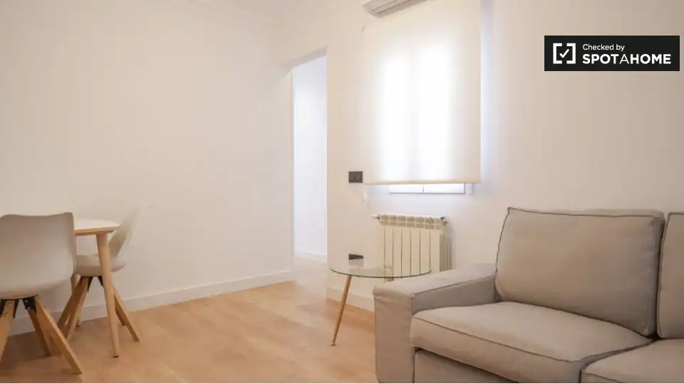 Sala de estar de Piso de alquiler en Madrid con Aire acondicionado, Calefacción y Amueblado