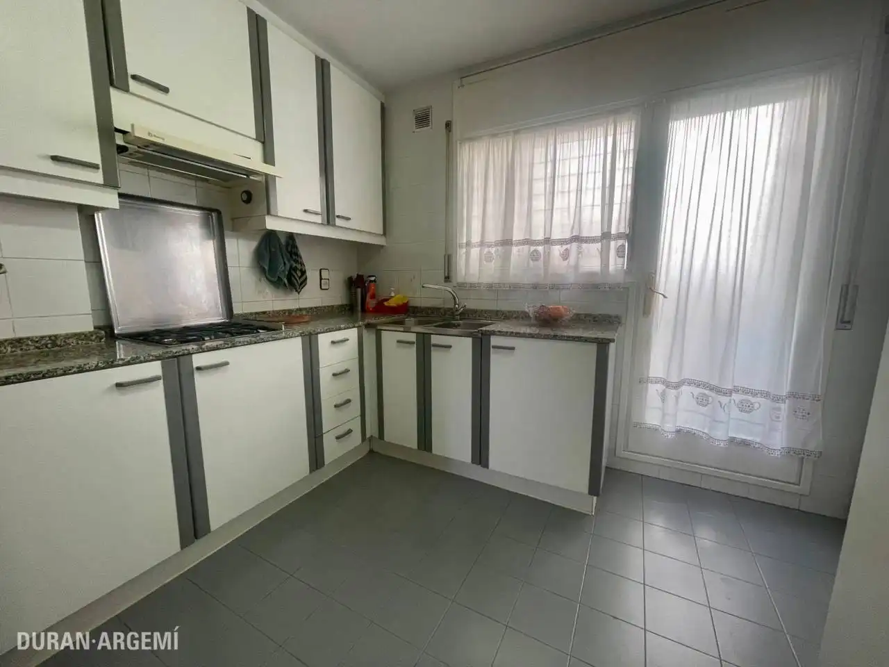 Cocina de Piso en venta en Terrassa con Calefacción y Balcón