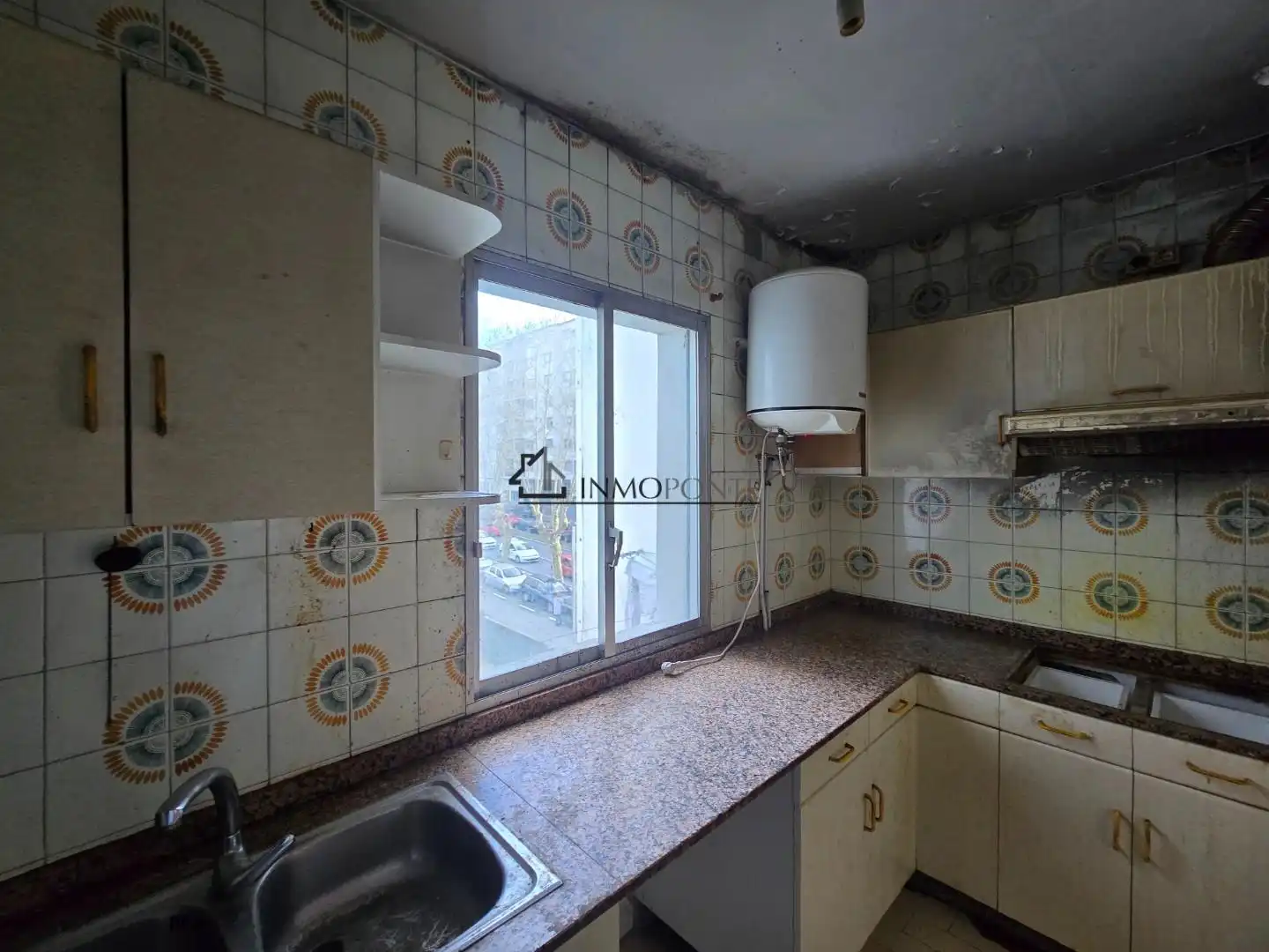 Küche von Wohnung zum Verkauf in Pontevedra Capital  mit Heizung, Parkett und Terrasse