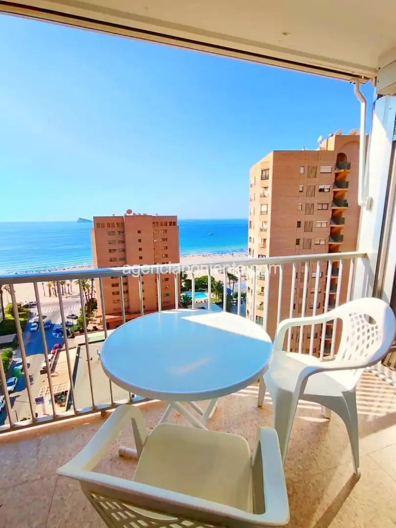 Dormitori de Apartament de lloguer en Benidorm amb Aire condicionat, Calefacció i Terrassa