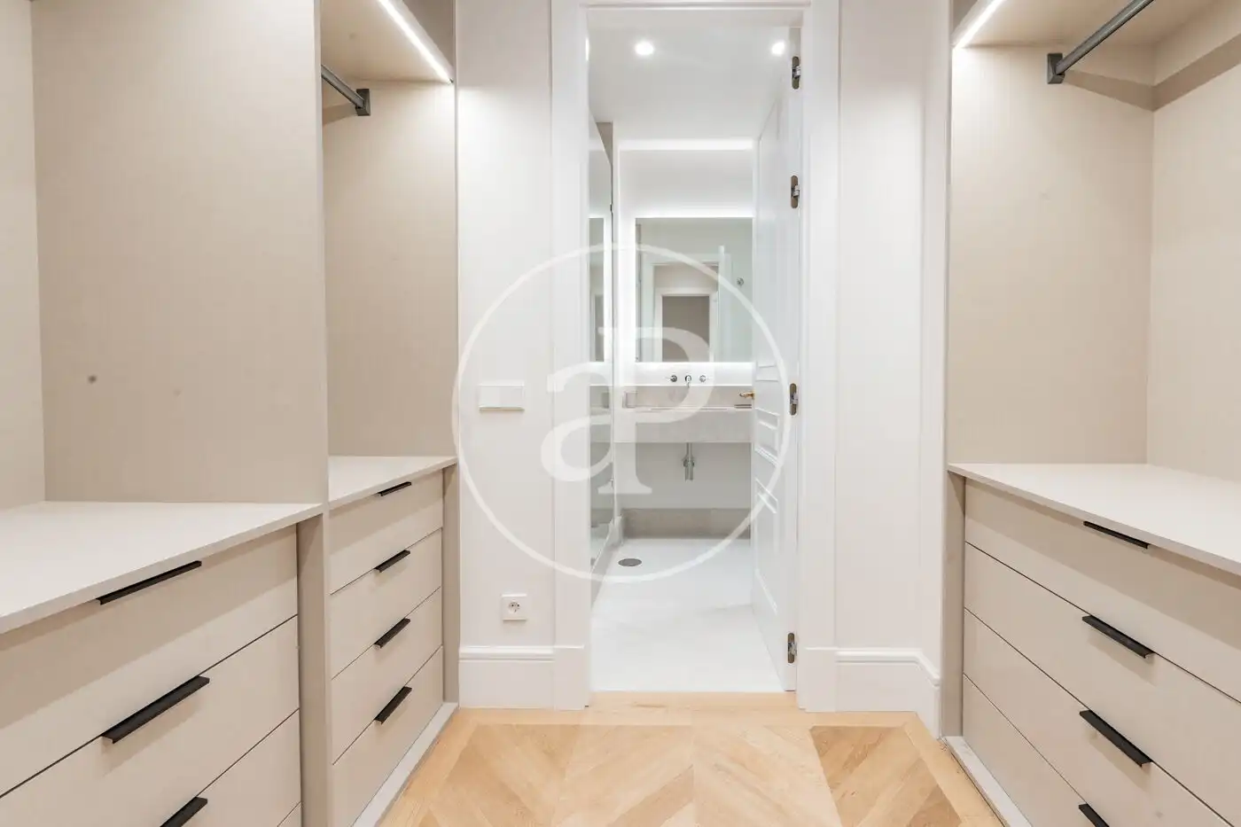 Badezimmer von Wohnung zum Verkauf in Madrid mit Klimaanlage, Heizung und Balkon