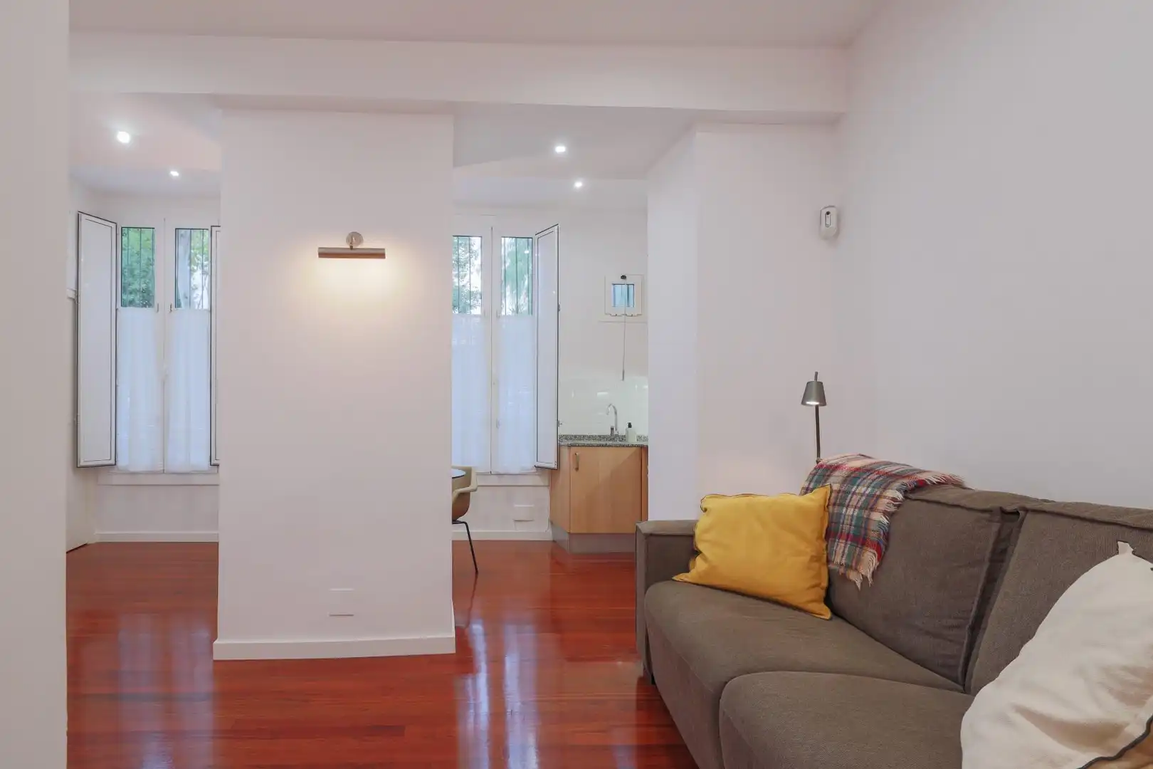 Living room of Ground floor for sale in Barcelona  with Air Conditioner, Heating and Parquet flooring