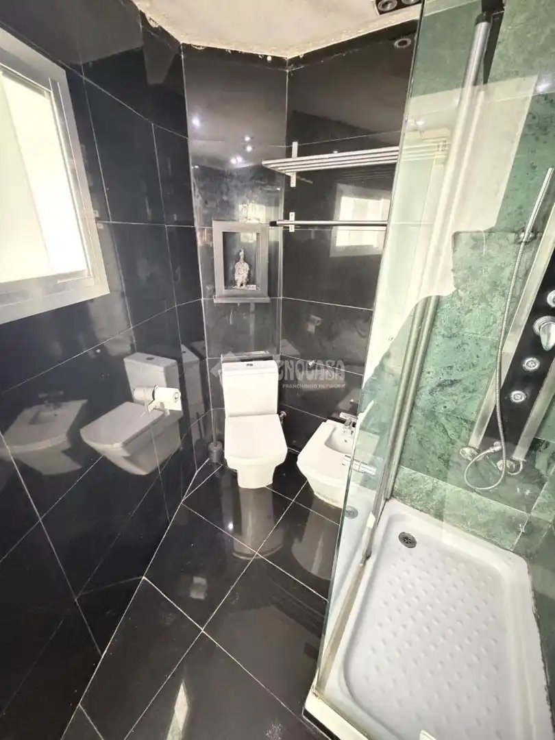Bathroom of Flat for sale in Sevilla  with Air Conditioner