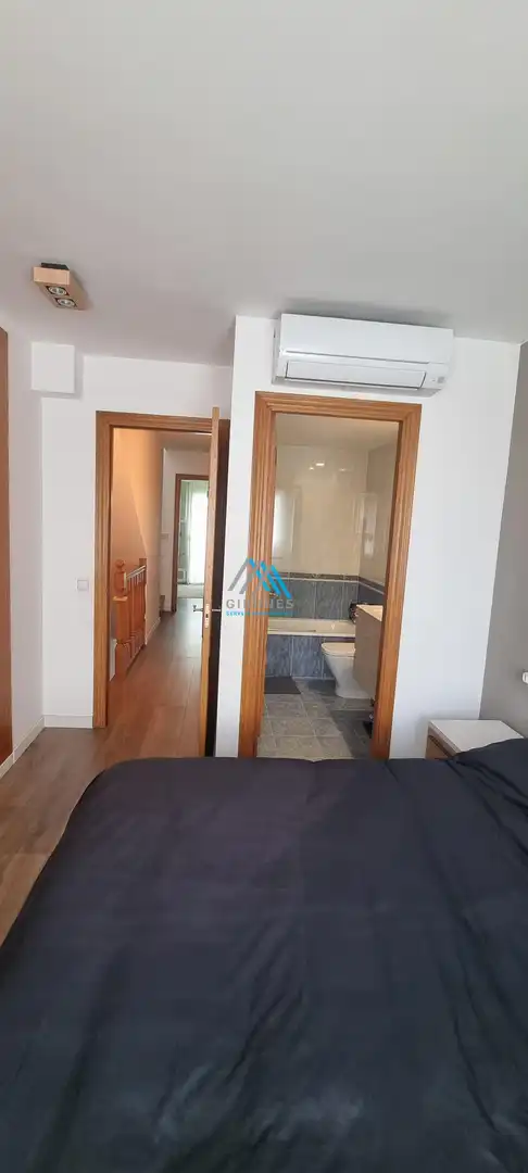Badezimmer von Einfamilien-Reihenhaus zur Miete in Sant Feliu de Guíxols mit Klimaanlage, Heizung und Parkett