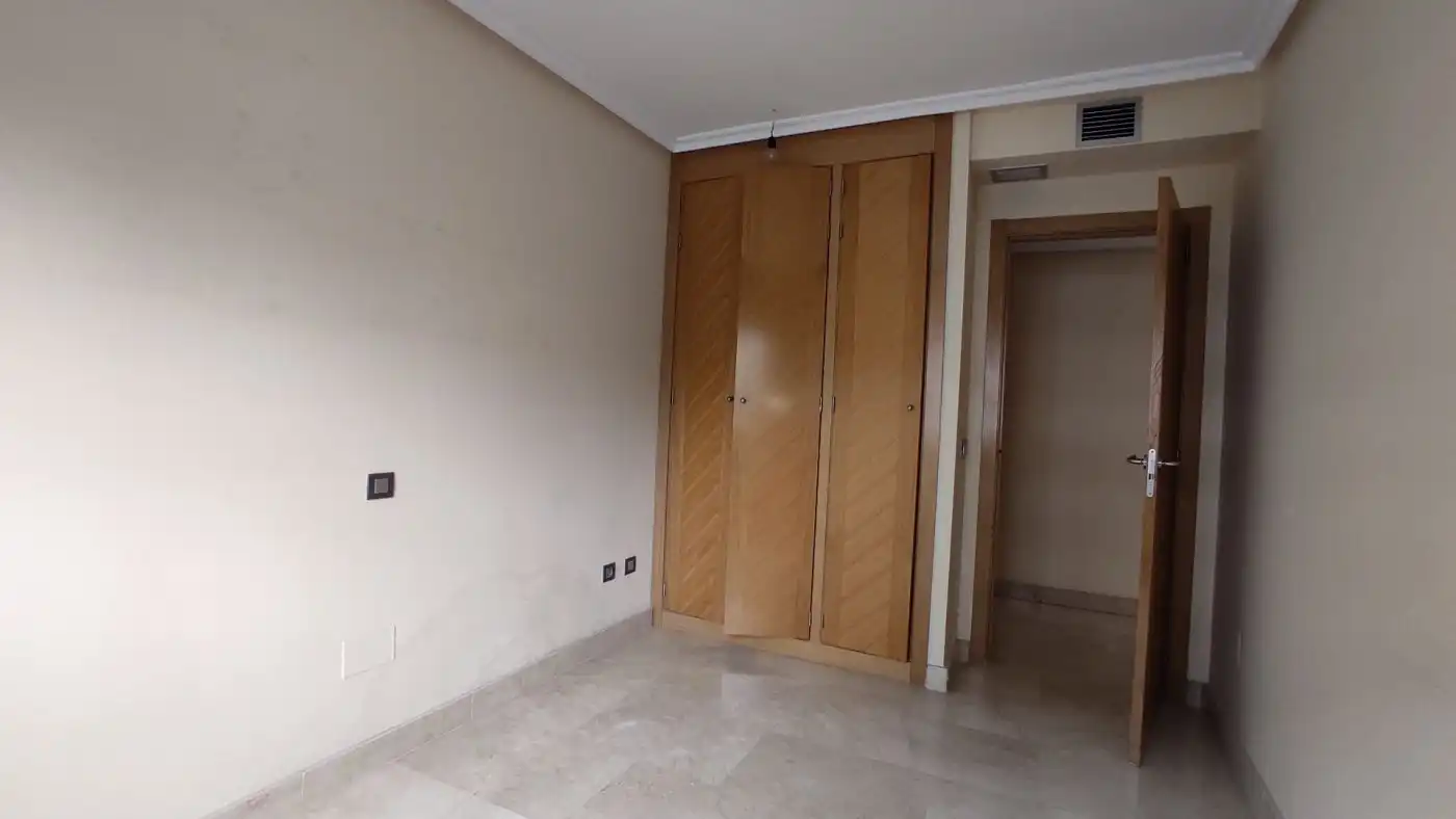 Schlafzimmer von Büro zur Miete in Villa de Prado