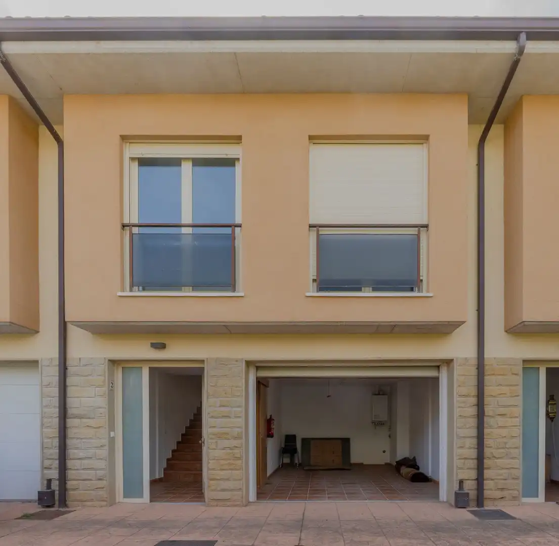 Vista exterior de Casa o xalet en venda en Elciego amb Calefacció, Jardí privat i Terrassa