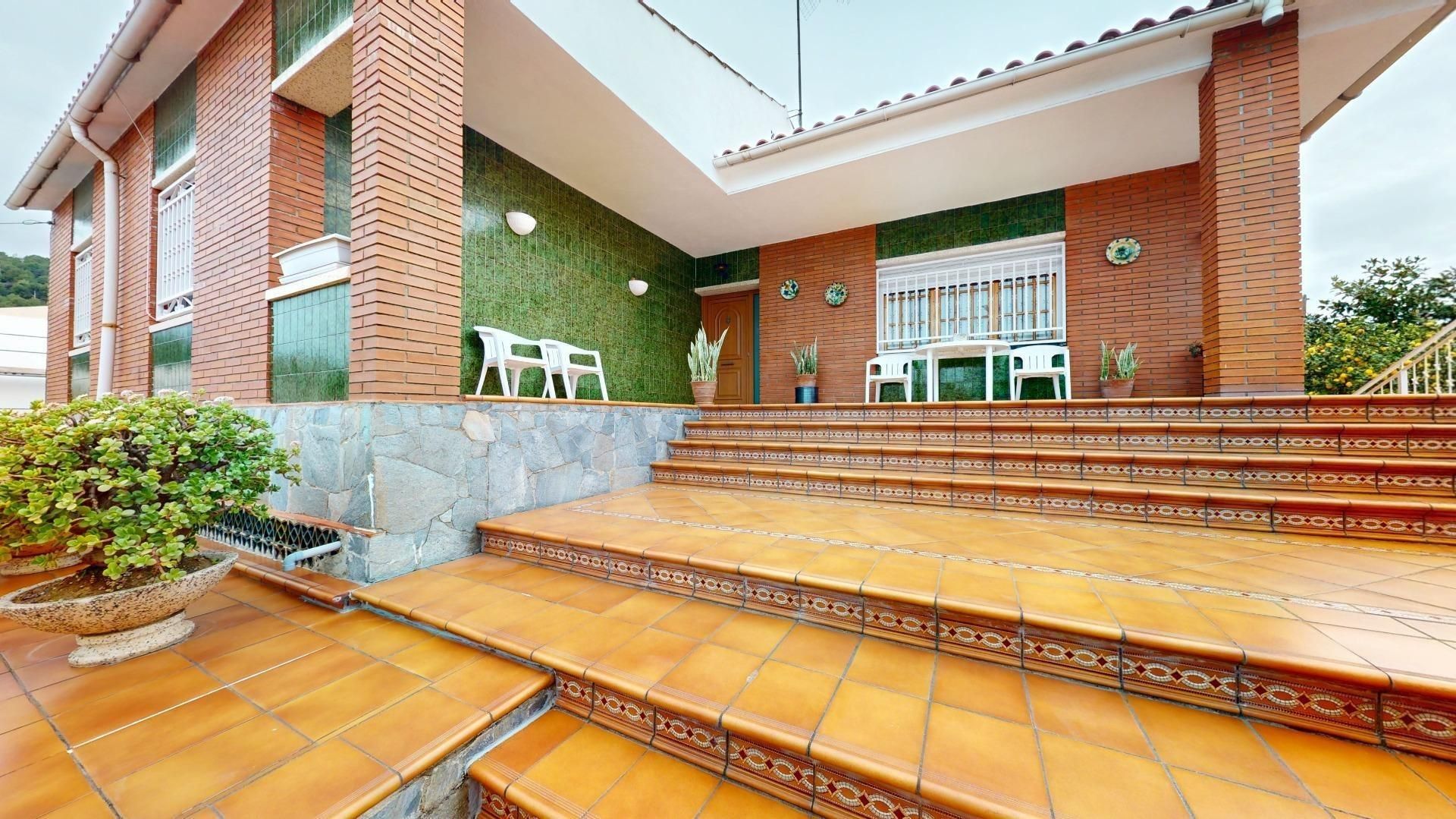 Exterior view of Houses for sale in Viladecans  with Heating, Terrace and Swimming Pool