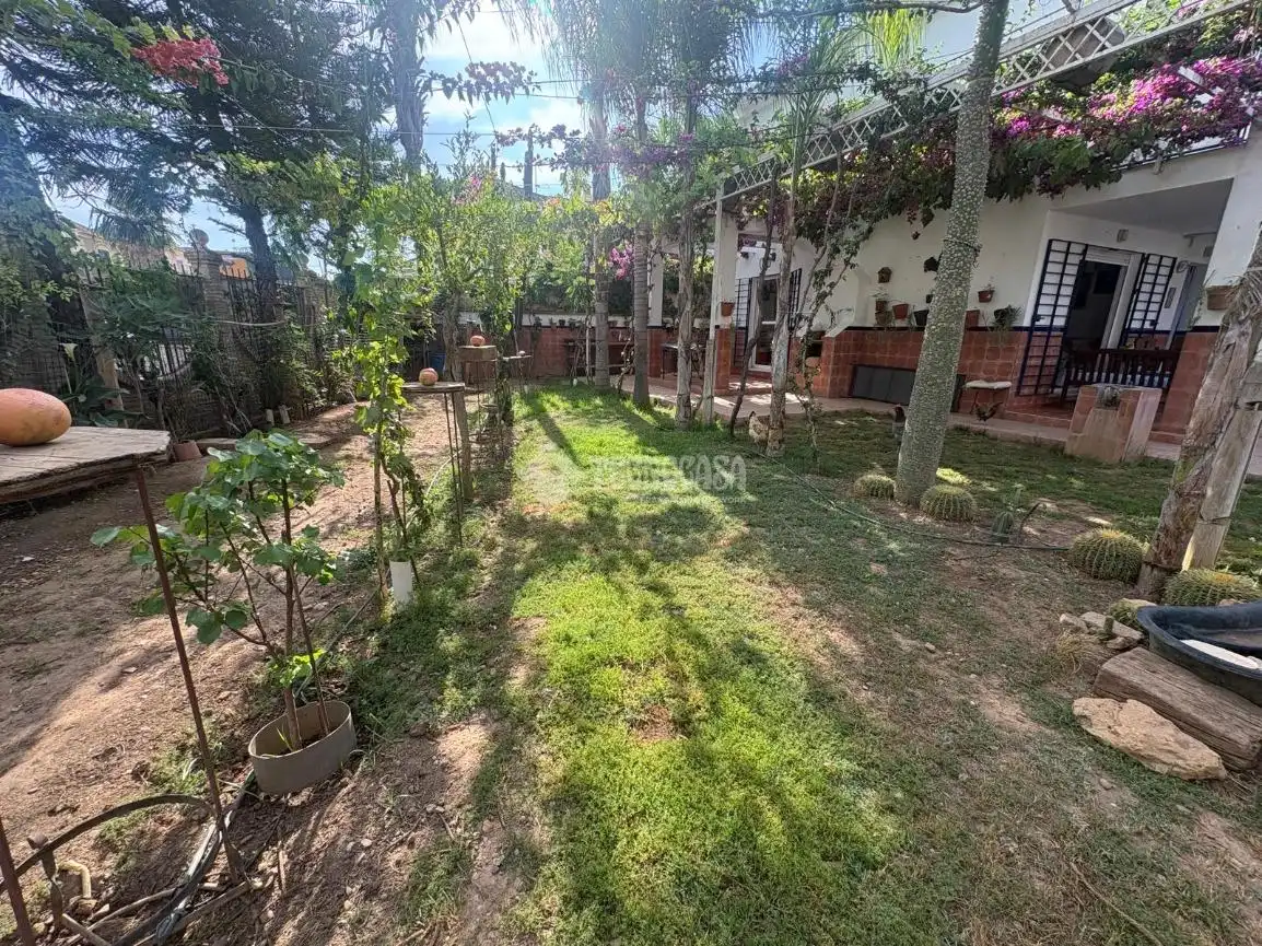 Casa adosada en venda en Espartinas amb Aire condicionat, Jardí privat i Terrassa
