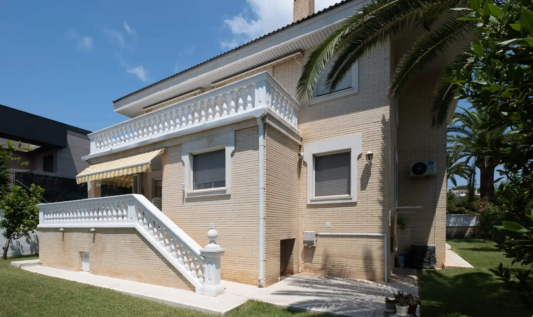 Vista exterior de Casa o xalet en venda en Salou amb Aire condicionat, Calefacció i Jardí privat
