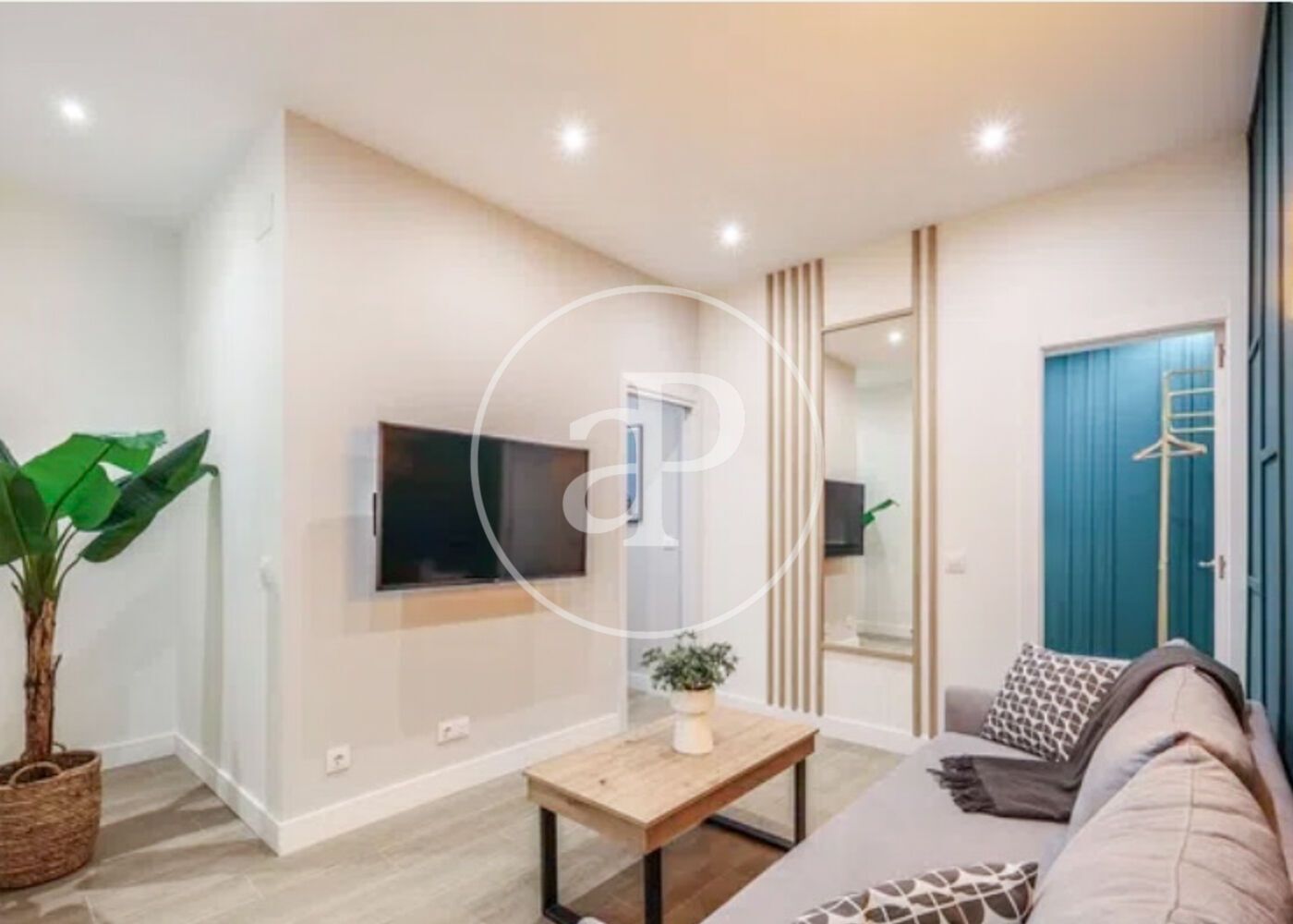 Sala d'estar de Pis en venda en  Madrid Capital amb Calefacció i Moblat