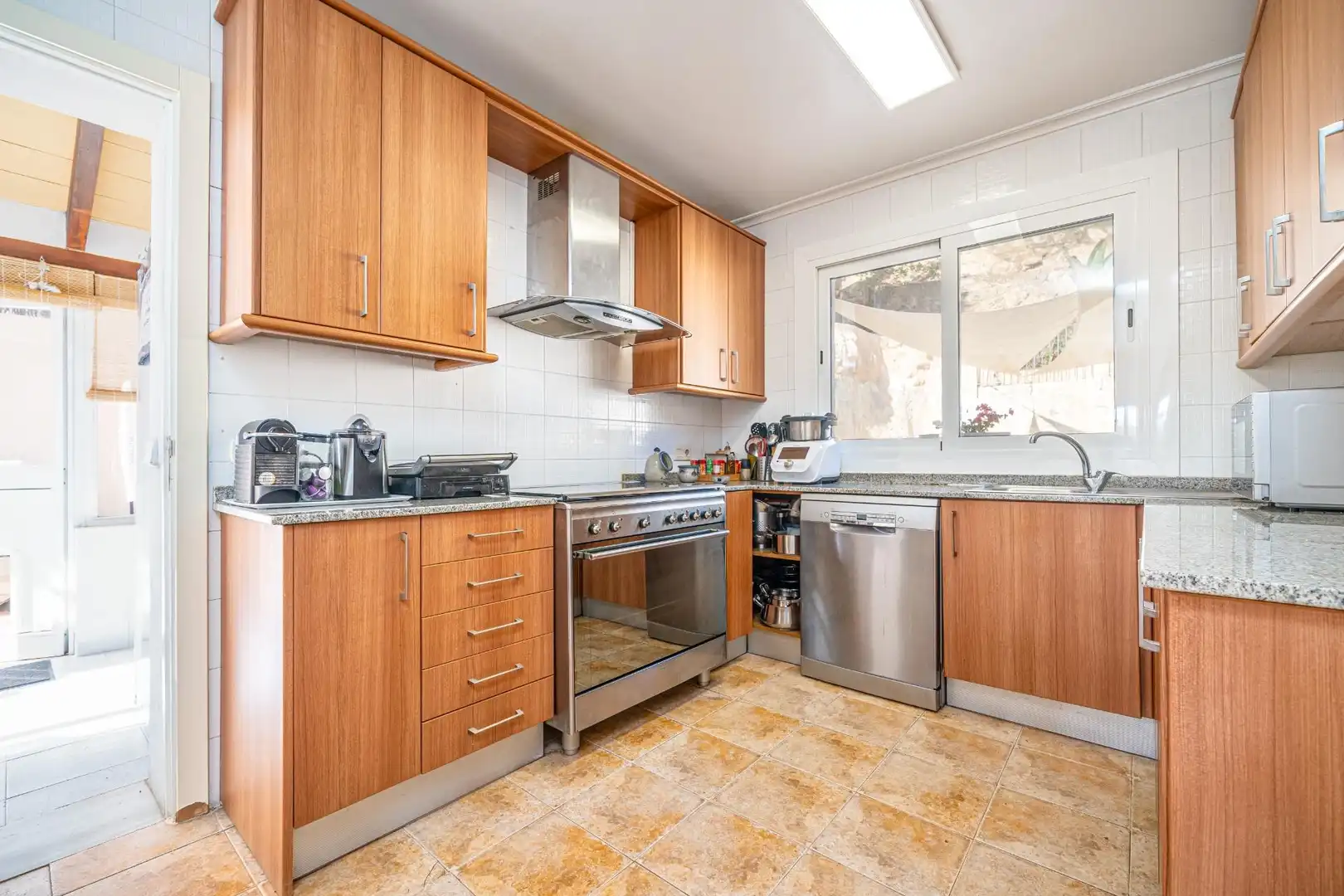 Cuina de Casa o xalet en venda en Calvià amb Aire condicionat, Calefacció i Jardí privat