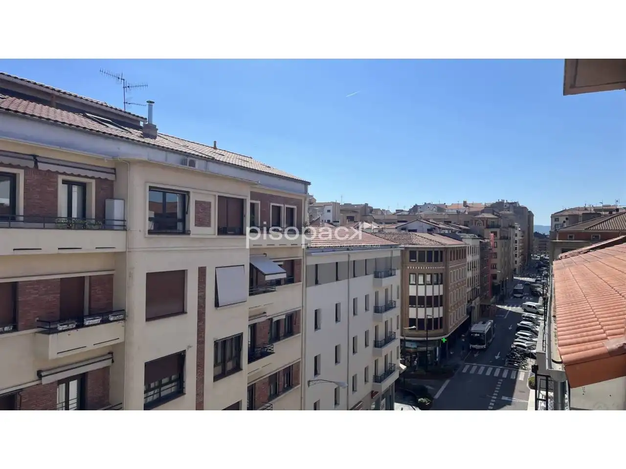 Vista exterior de Pis en venda en  Pamplona / Iruña amb Parquet, Terrassa i Alarma