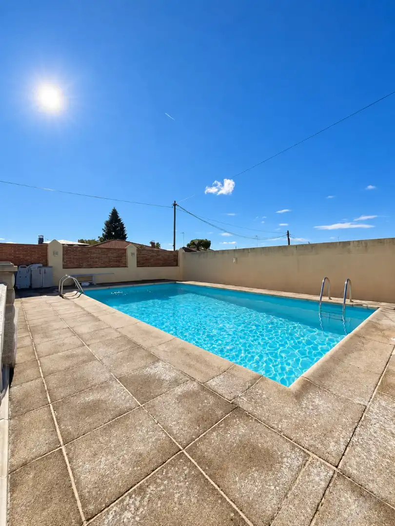 Casa bifamiliare con piscina in vendita a Villa del Prado, imagen 3