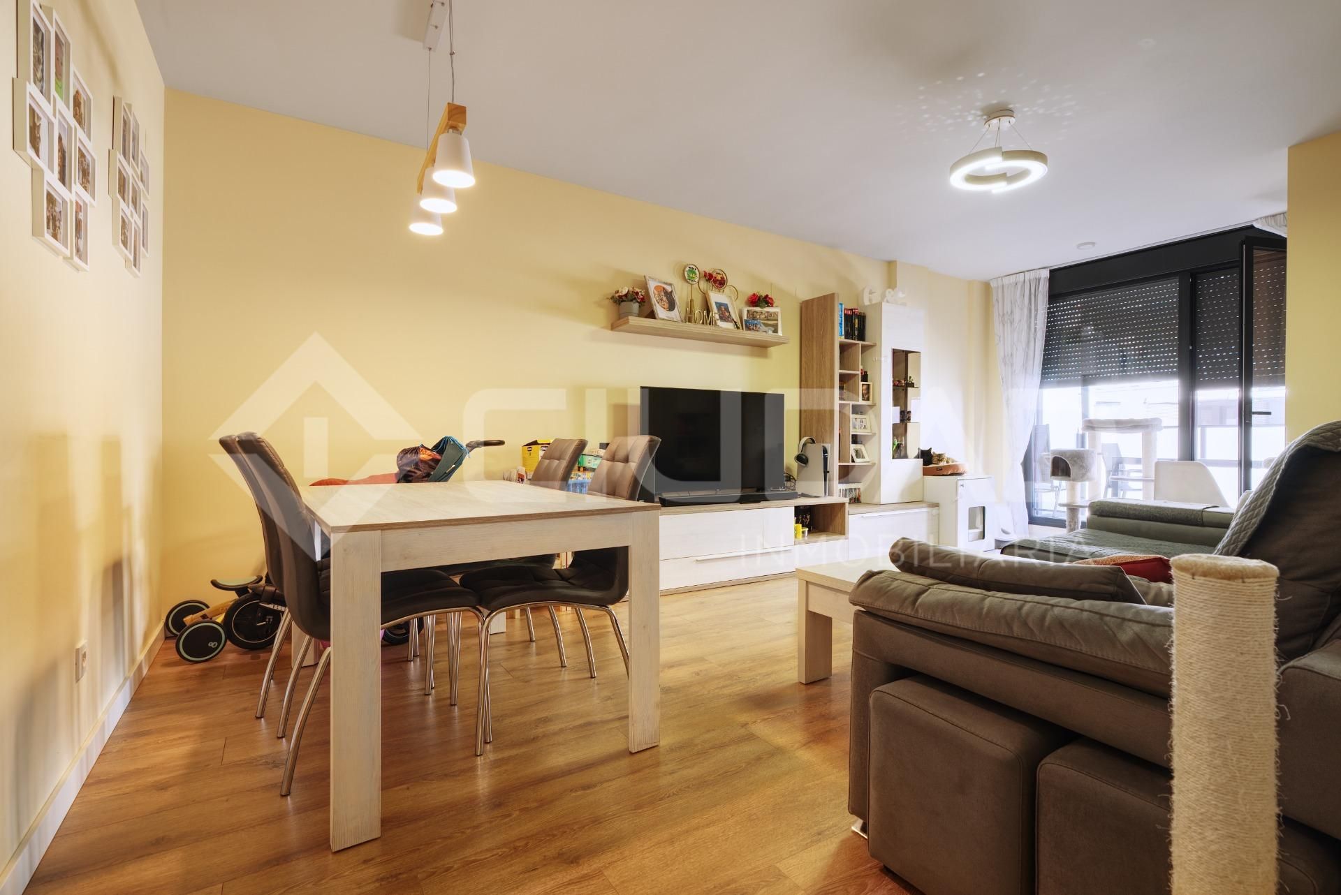 Sala de estar de Piso en venta en San Juan de Aznalfarache con Aire acondicionado, Terraza y Trastero