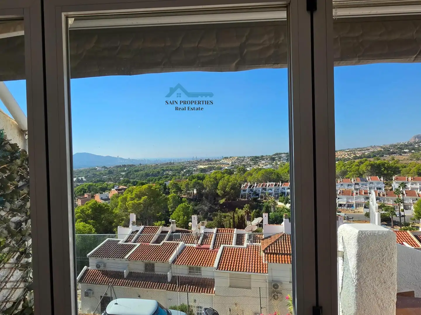Vista exterior de Casa adosada en venda en Escandinavia - Cautivador