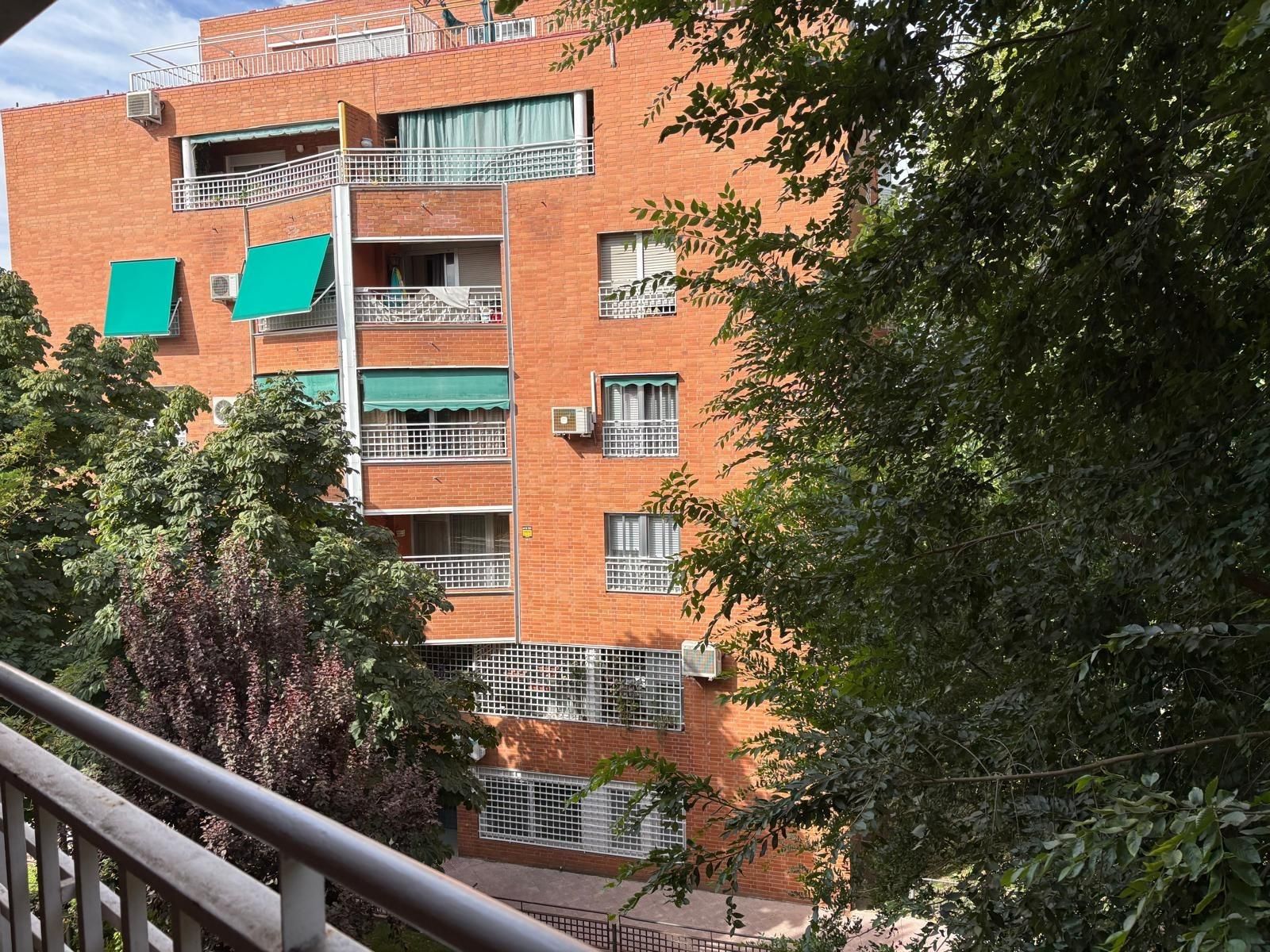 Vista exterior de Piso en venta en  Madrid Capital con Terraza