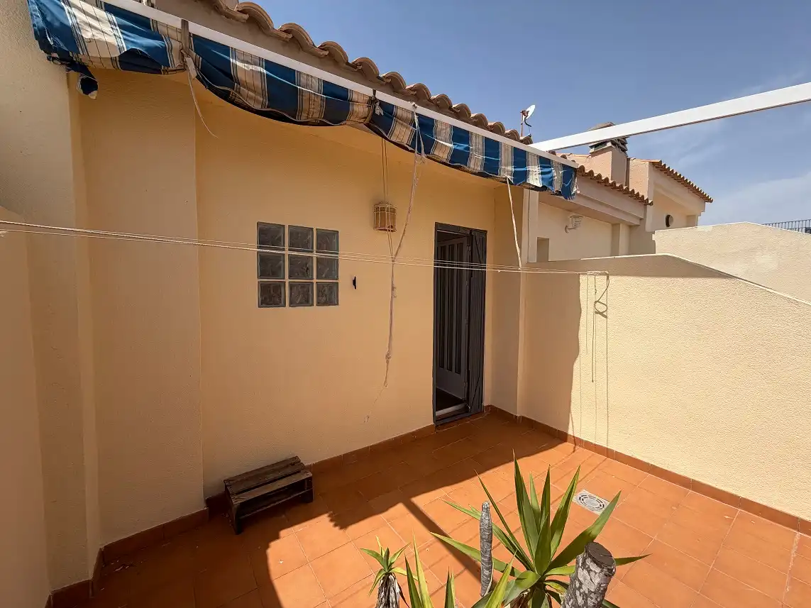 Vista exterior de Casa adosada en venta en Santa Pola con Terraza y Piscina comunitaria