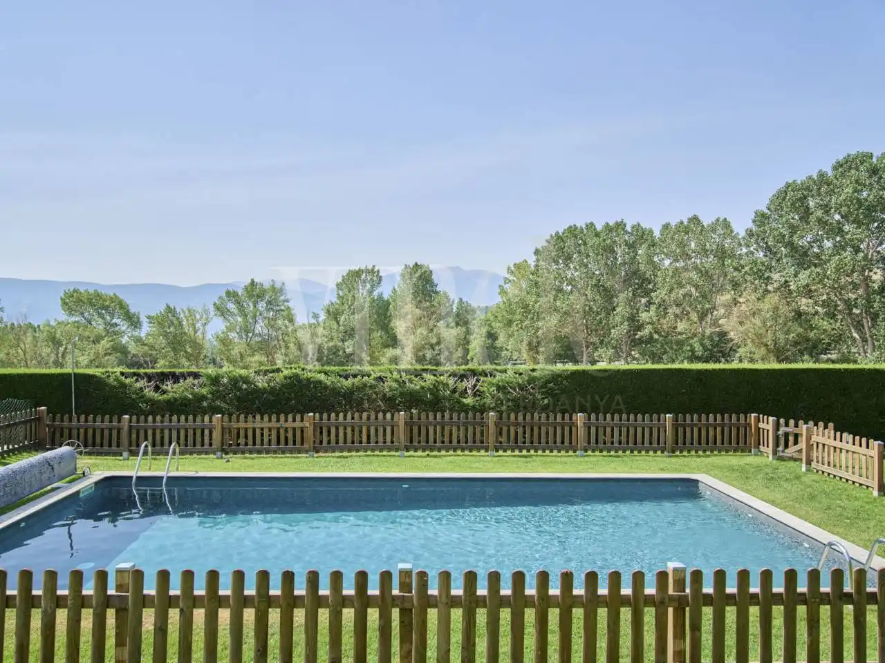 Piscina de Casa adosada en venta en Guils de Cerdanya con Calefacción, Parquet y Terraza