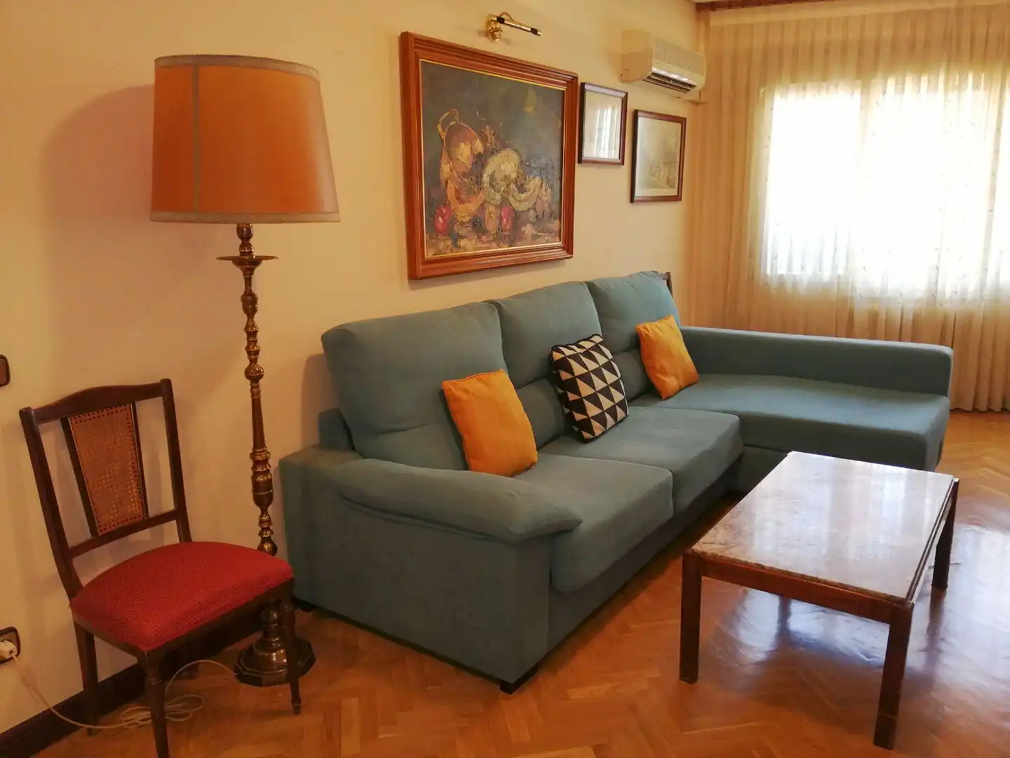 Sala d'estar de Apartament en venda en  Madrid Capital amb Aire condicionat