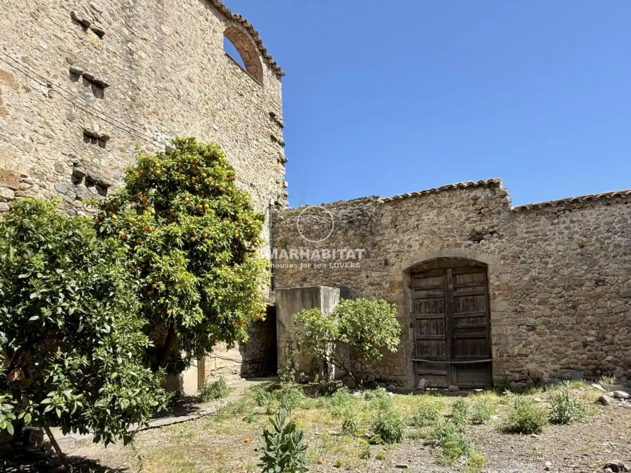Vista exterior de Finca rústica en venta en Boadella i les Escaules con Jardín privado y Terraza
