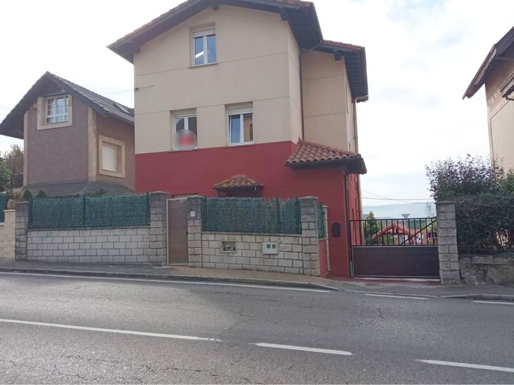 Vista exterior de Casa o xalet en venda en Santander amb Traster