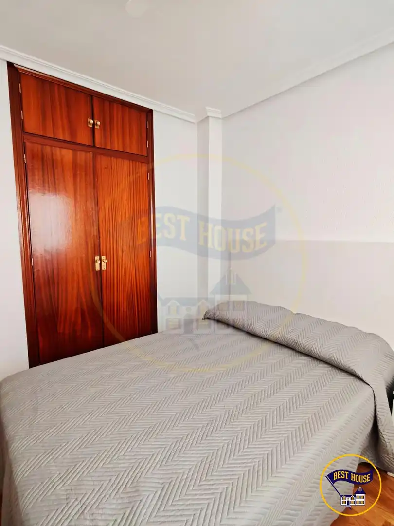 Habitación de Piso de alquiler en Cuenca con Calefacción, Parquet y Amueblado