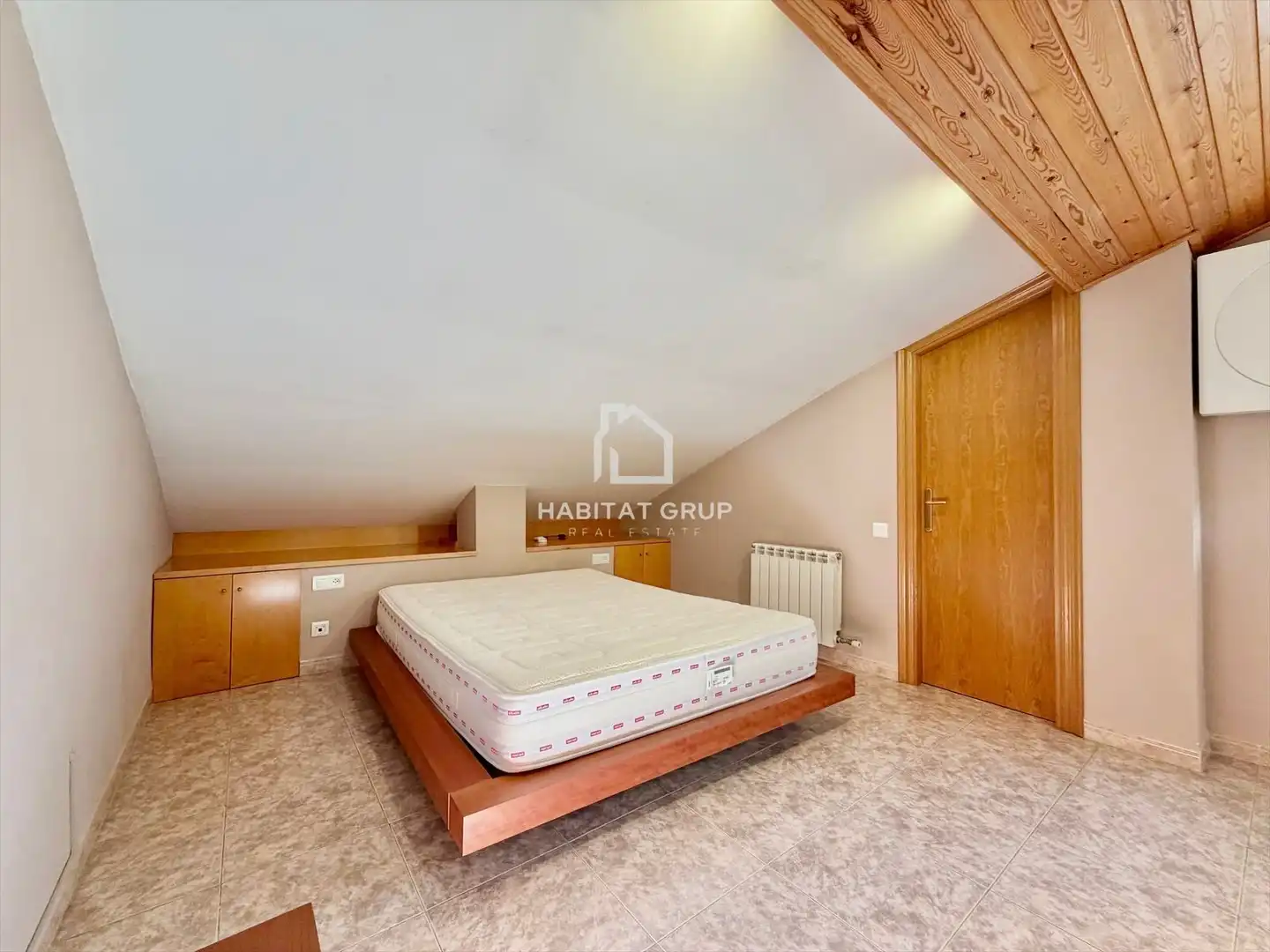 Habitación de Dúplex en venta en Girona con Aire acondicionado, Calefacción y Terraza