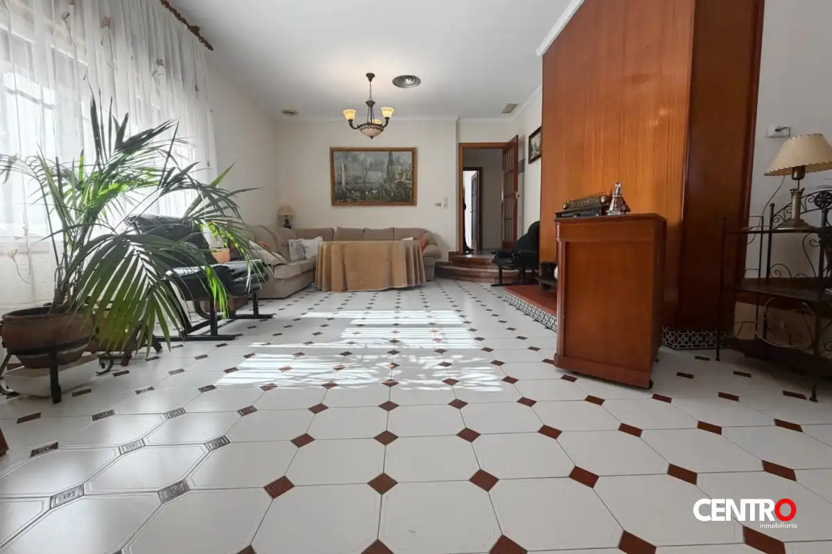 Sala d'estar de Pis en venda en La Zubia amb Aire condicionat, Calefacció i Jardí privat