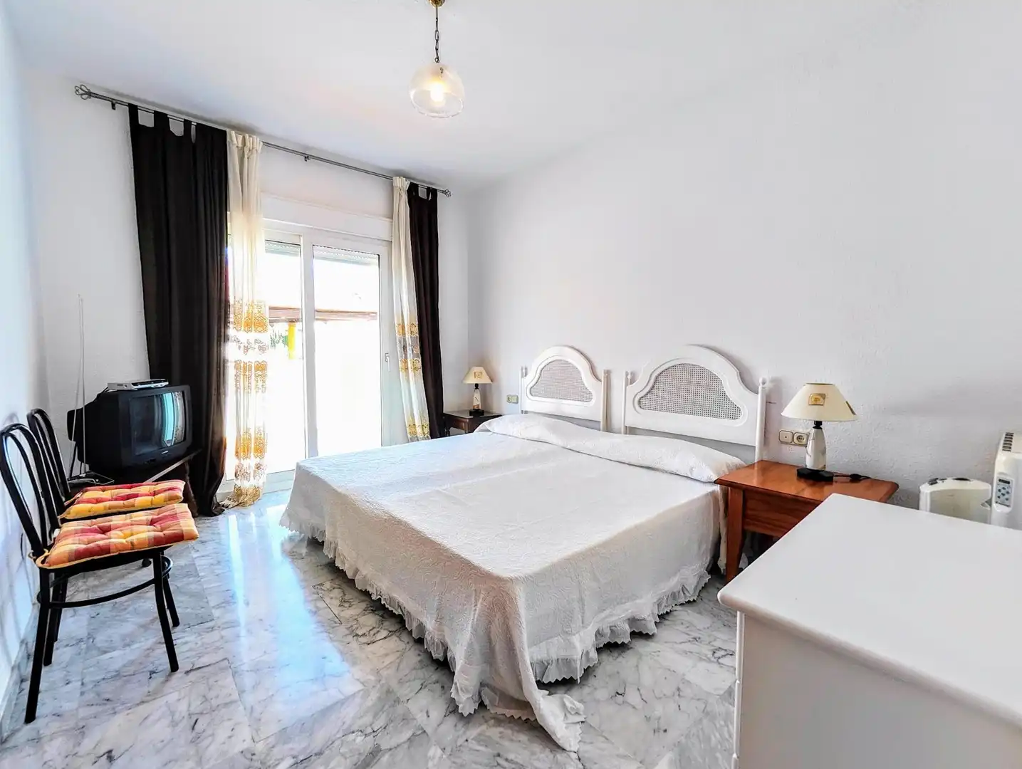 Dormitori de Casa o xalet en venda en Benalmádena amb Jardí privat, Terrassa i Traster