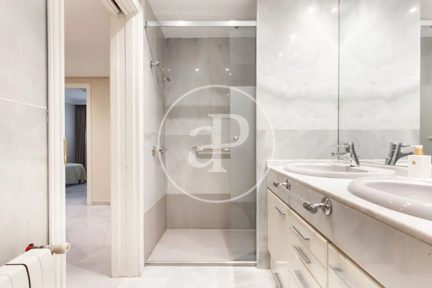 Bathroom of Flat for rent in Valencia  with Air Conditioner, Heating and Storage room